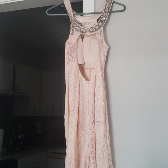 Formal lace gown - Picture 7 of 7